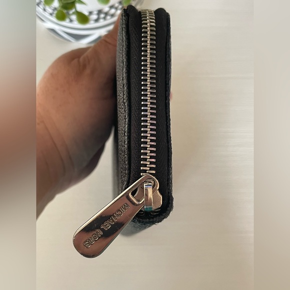 Michael Kors Jet Set Black Monogram Zip Around Large Accordian Wallet E1205 - Picture 4 of 13